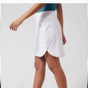 Athleta Fairway Golf Skort 18" size medium in color white Athleisure skirt